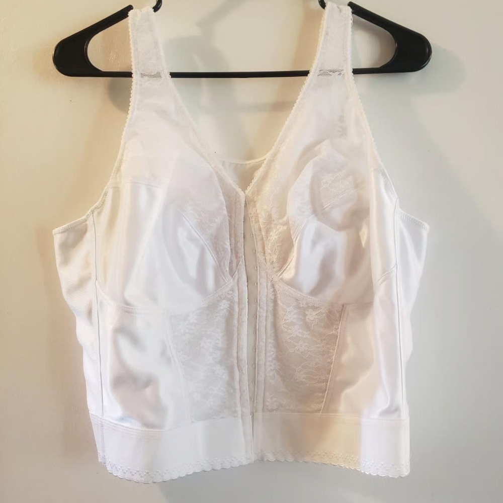 Womens exquisite form white lacey control top bra size 44d